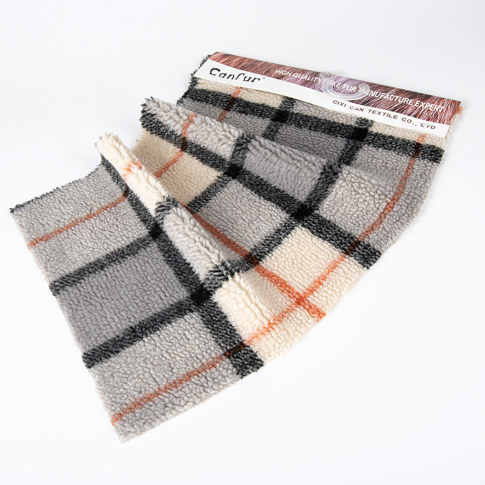 Soft and Insulating 100% Polyester Plaid Sherpa Fleece Fabric for Garments Shell