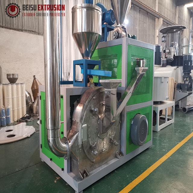 2900rpm 45kw Pvc Pulverizer Machine For Pipe / Film / Ceiling Borad