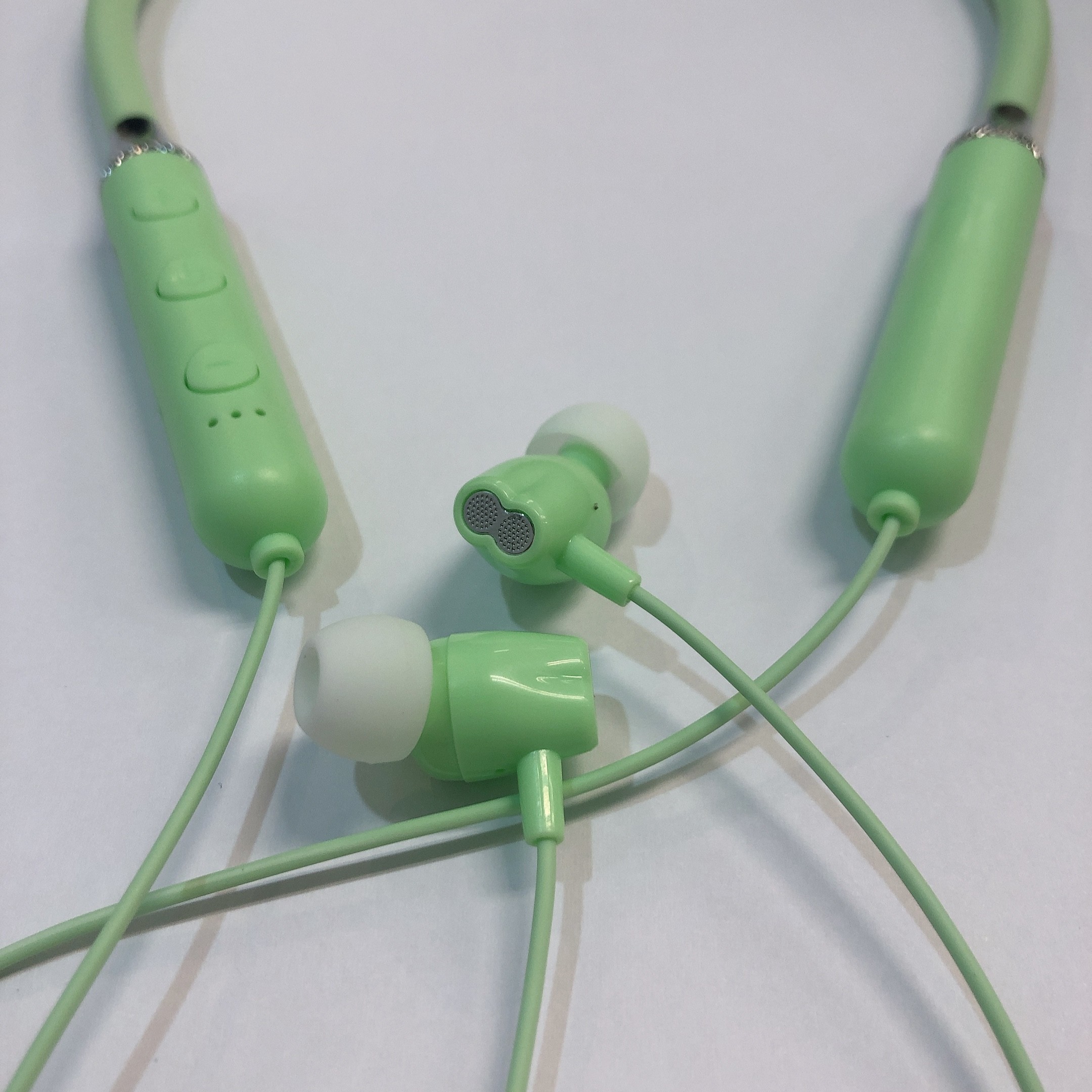 hot sale Lithium Battery 90mAh 10m In Ear Neckband Bluetooth Earphone