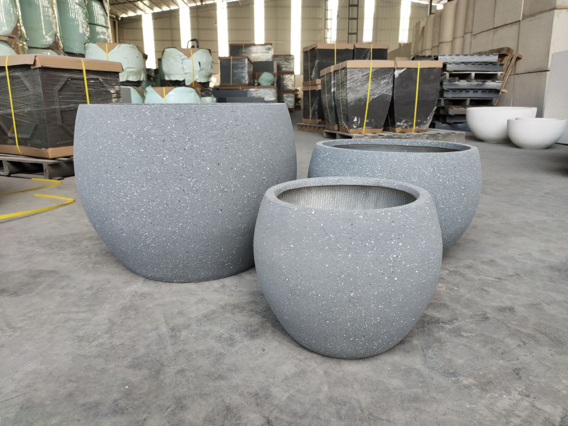 Modern Style Fiber Clay Planters Powder Coated Finishing
