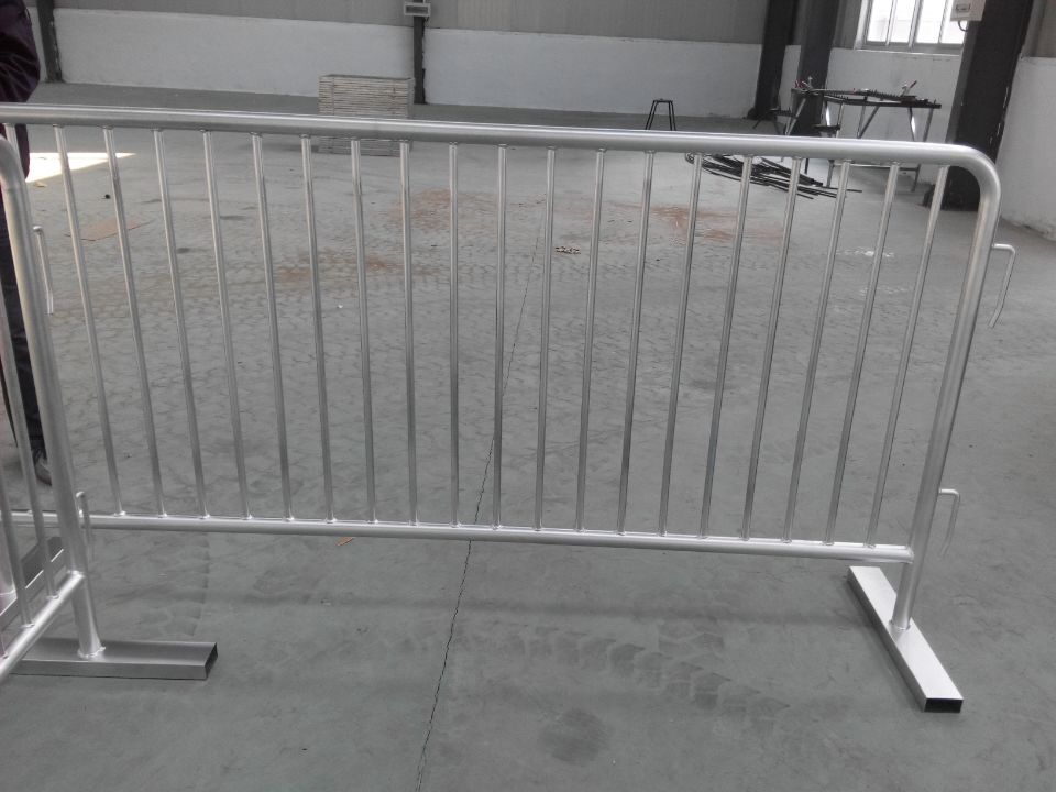 portable road barrier/road safety barrier/crowd control barriers