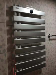 China Wall - Mounted Heating Drying Rack Aluminum Alloy For Bathroom Accessories wholesale