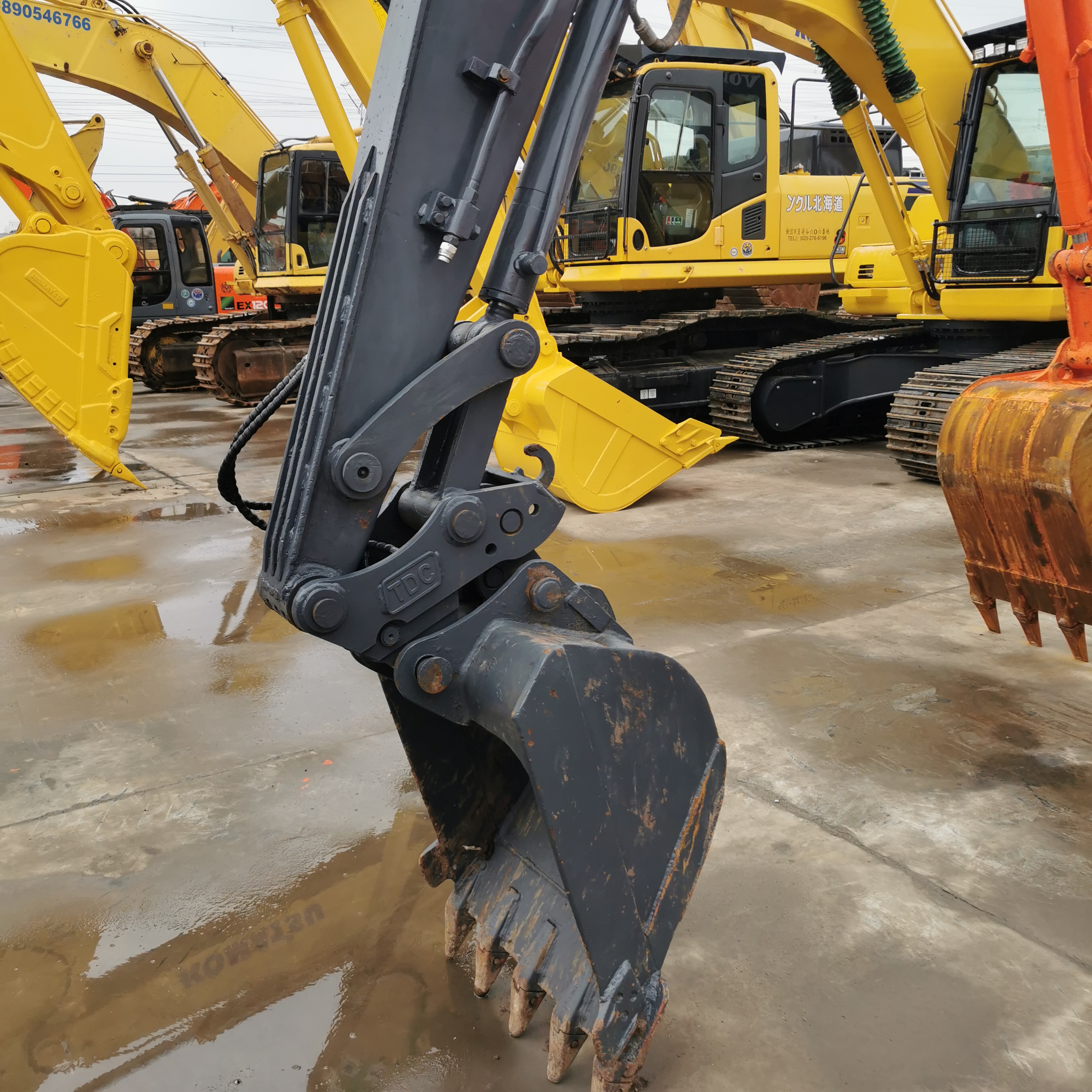 Used Doosan DX60WN Excavator with 0.2 Bucket Capacity in Shanghai Yard Good Condition