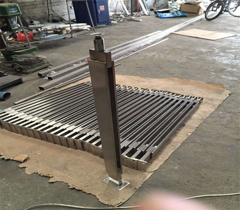 Customized stainless steel handrail stair railing designs in China