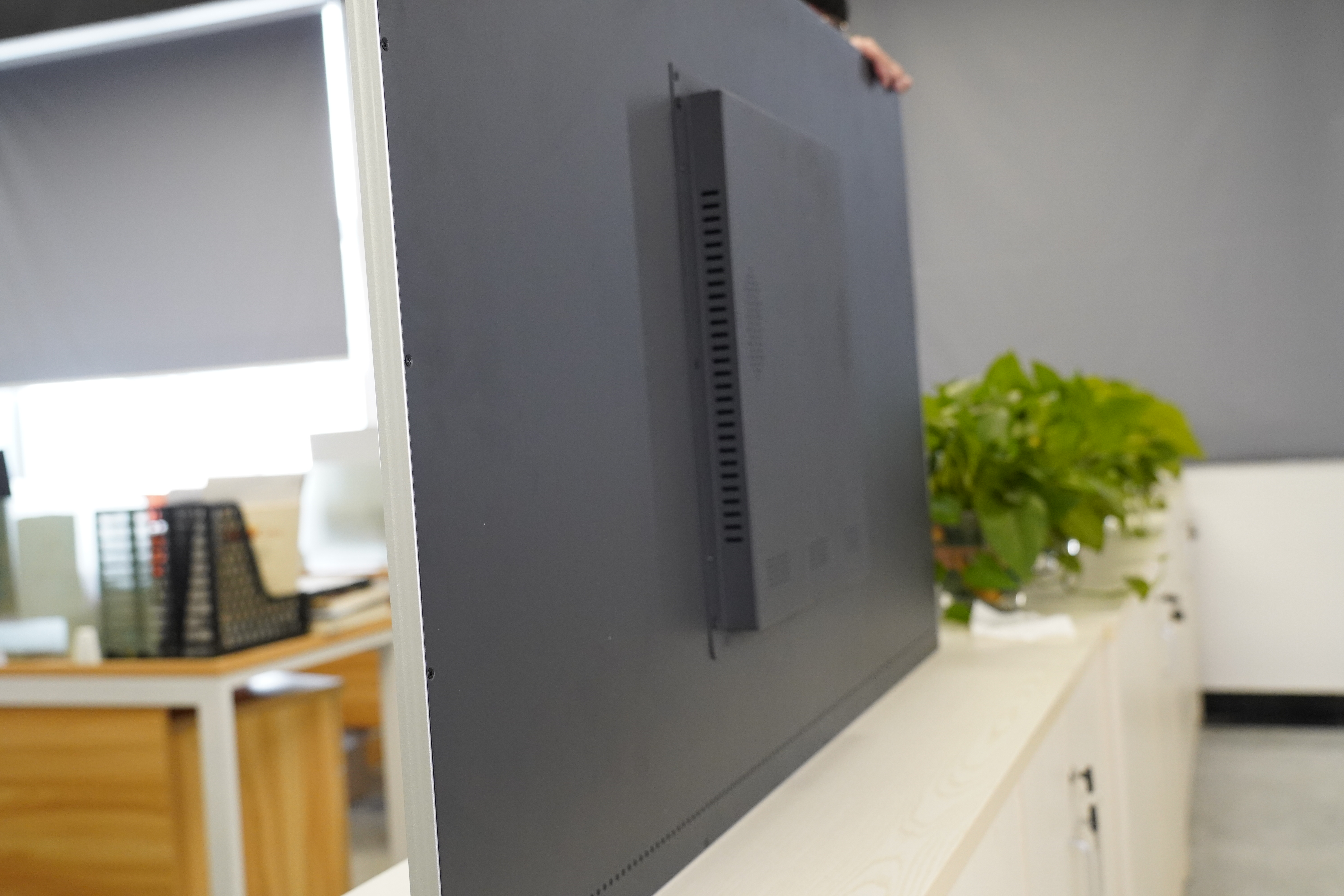 55 Inches Touch Screen Advertising Displays Wall Mounted Support Customization