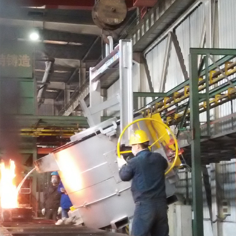1000 KG Capacity Aluminum Crucible Holding Furnace With 1 Year Warranty