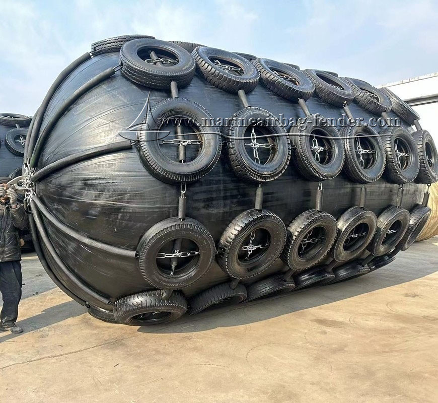 High Pressure Inflatable Floating Rubber Fender , Aircraft Tyre Fender