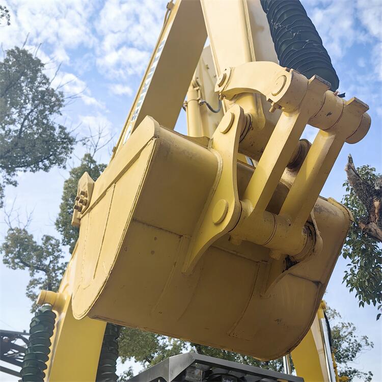 Komatsu130 Used Hydraulic Crawler Machinery Excavator 13 Ton Operating Weight 13000 KG