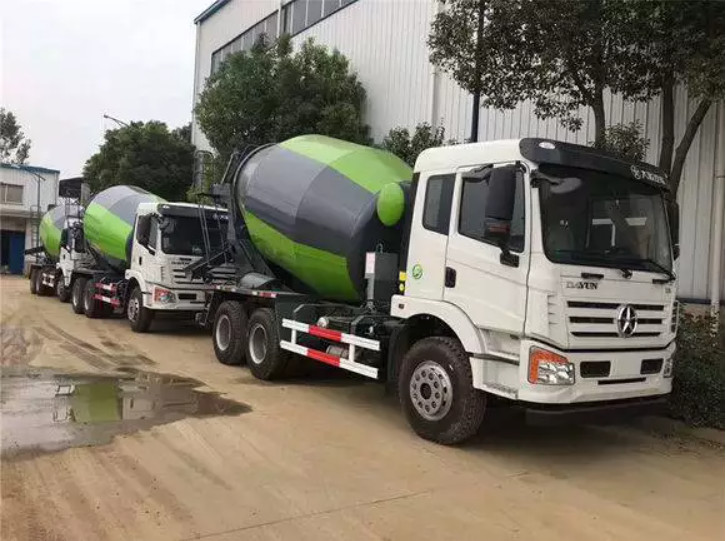 Euro 5 Sinotruk HOWO Heavy Duty Concrete Mixer Diesel Concrete Mixing Truck