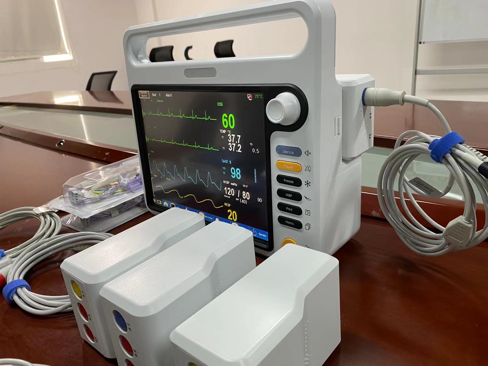 12.1" Electronic Vital Sign Machine , Hospital Health Monitor For Diagnostic OEM ODM