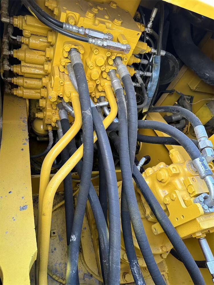 Crawler Chain Moving Type 20t Used Komatsu PC200-7 Excavator with Cummins Engine