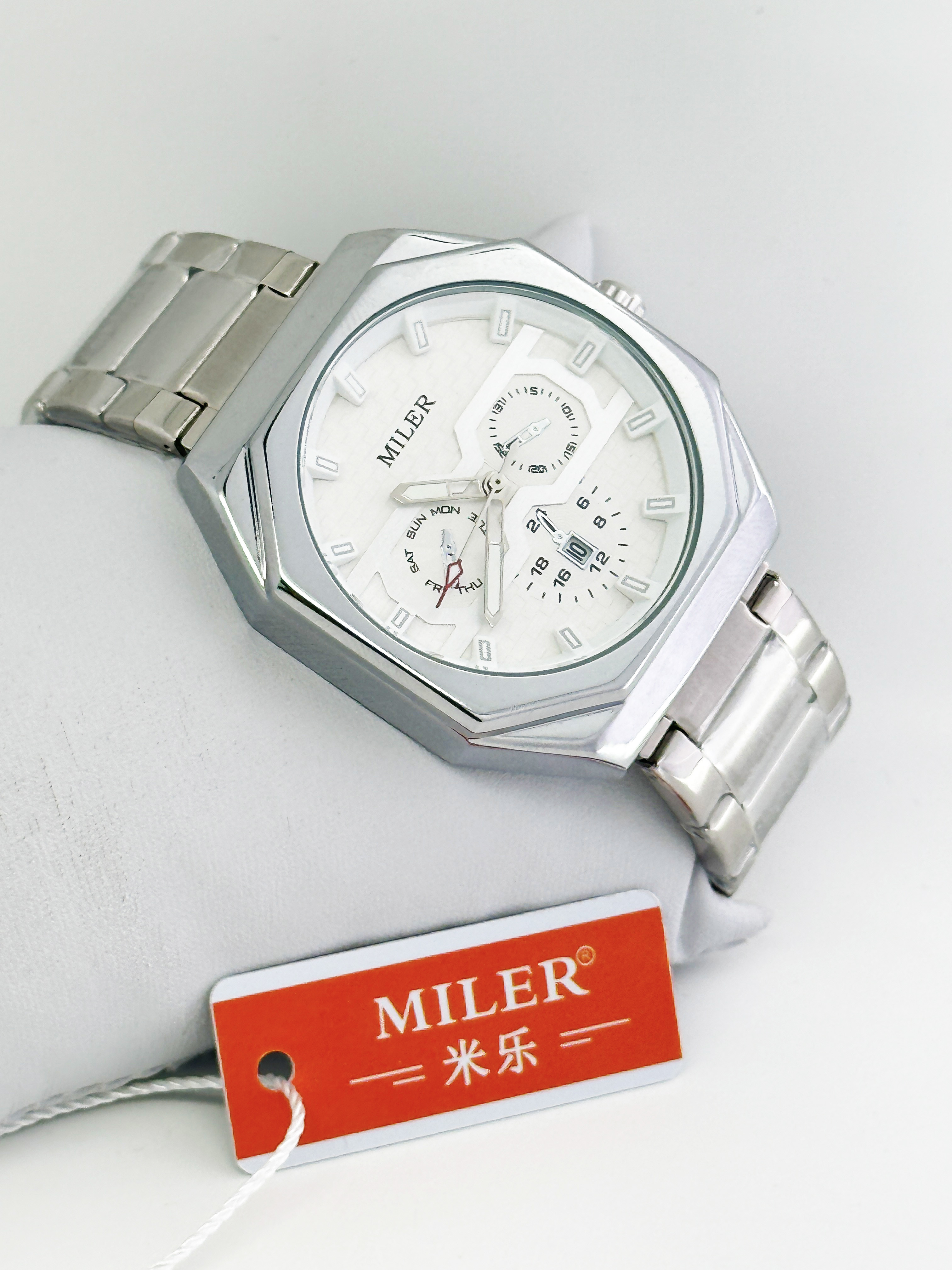 Wholesale Watch Men′s Scale Three Eyes Six Hands Waterproof Quartz Watch