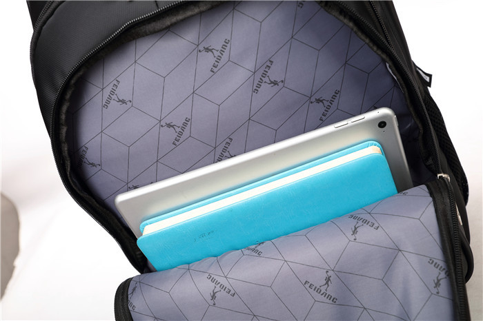Men Ultra Slim Convertible Waterproof Travel Backpack 47X36x18cm Polyester Lining