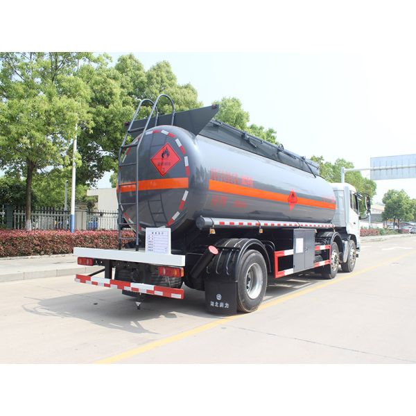 Dongfeng Tianjin Small Axle Flammable Liquid Tank Transporter 15 Tons