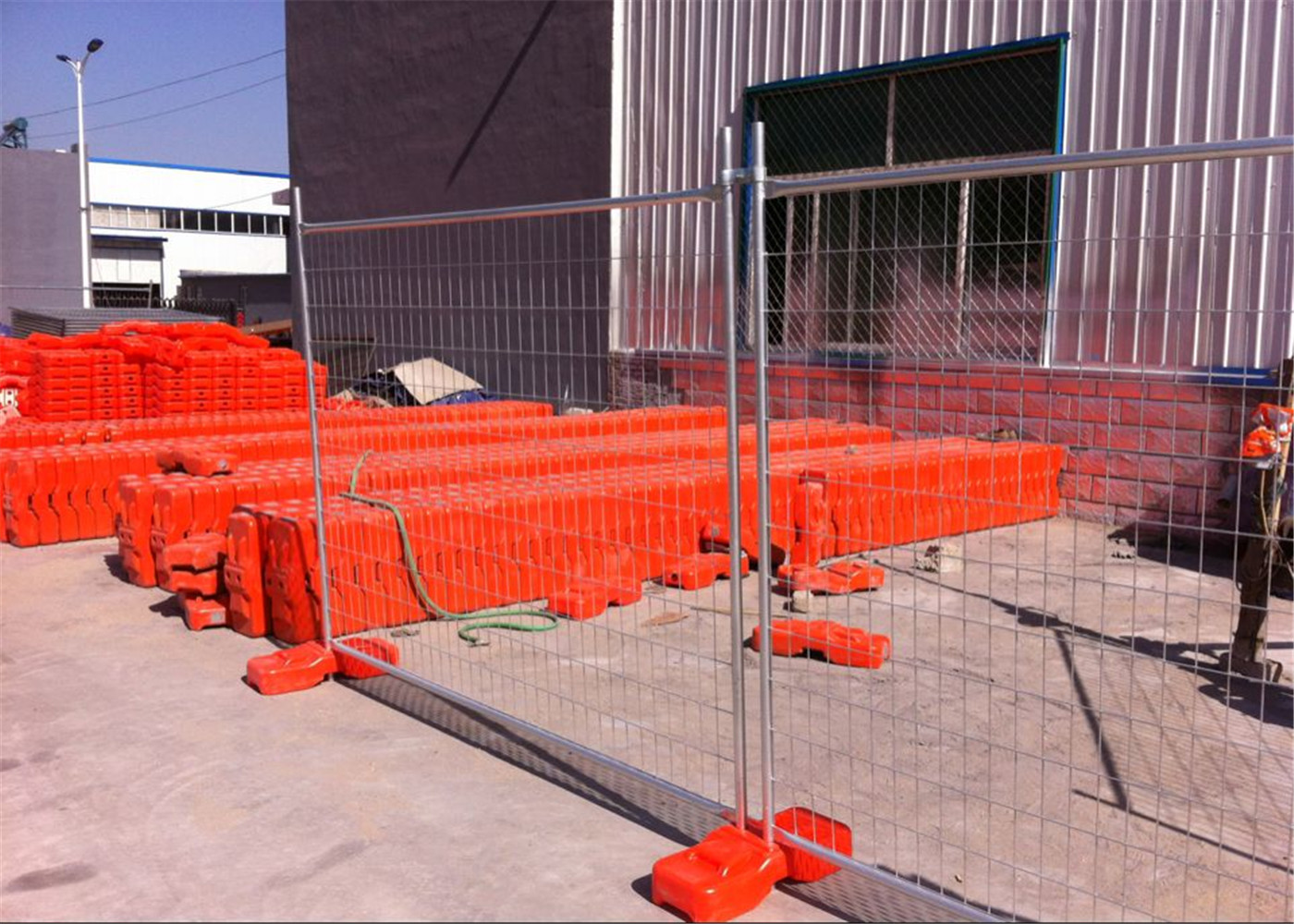 Temp Construction Security Fence Panels 2.1m*2.4m /1.82m*2.9m OD 32mm SHS 25mm tubing Powder Coated Construction Fence