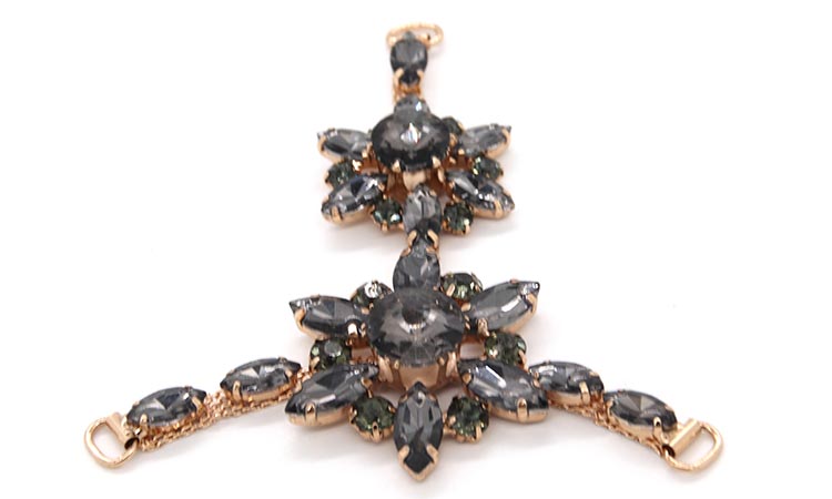 T Shape Ladies Decorative Shoe Buckles With Fashion Rhinestone Jewelry