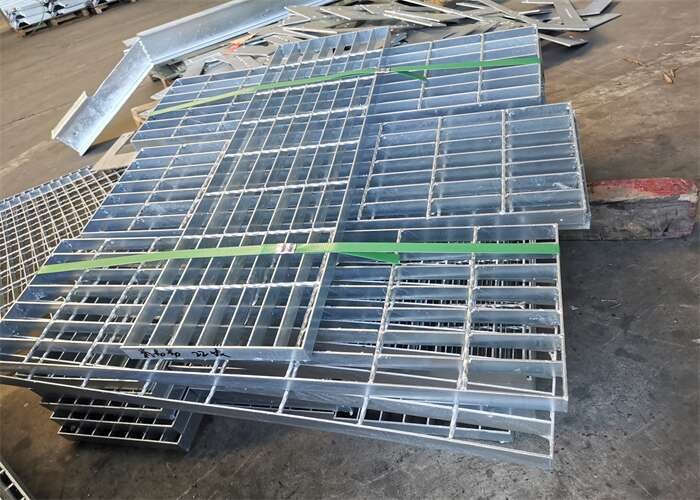 6mm Thick Heavy Duty Driveway Drainage Grates 25x3mm Serrated Type
