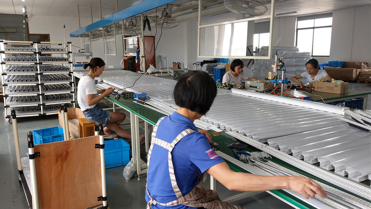 Customized 5ft Led waterproof Light SMD 2835 0.2W LED Chips , Tunnel LED Batten Light