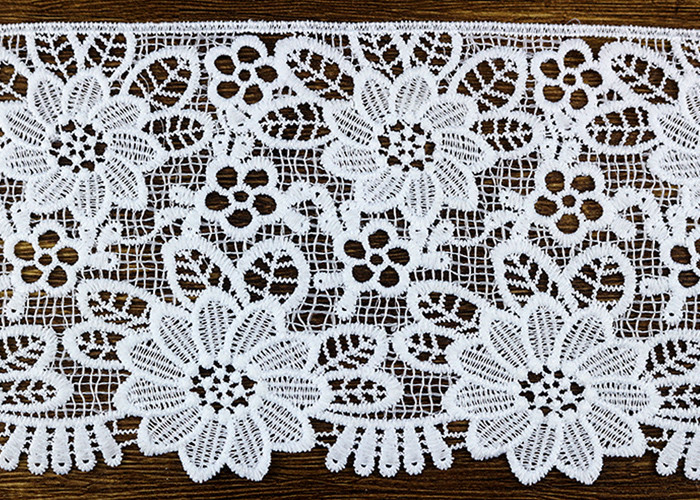 Wide Flower Pattern White Guipure Lace Trim For Fashion Dress OEM / ODM
