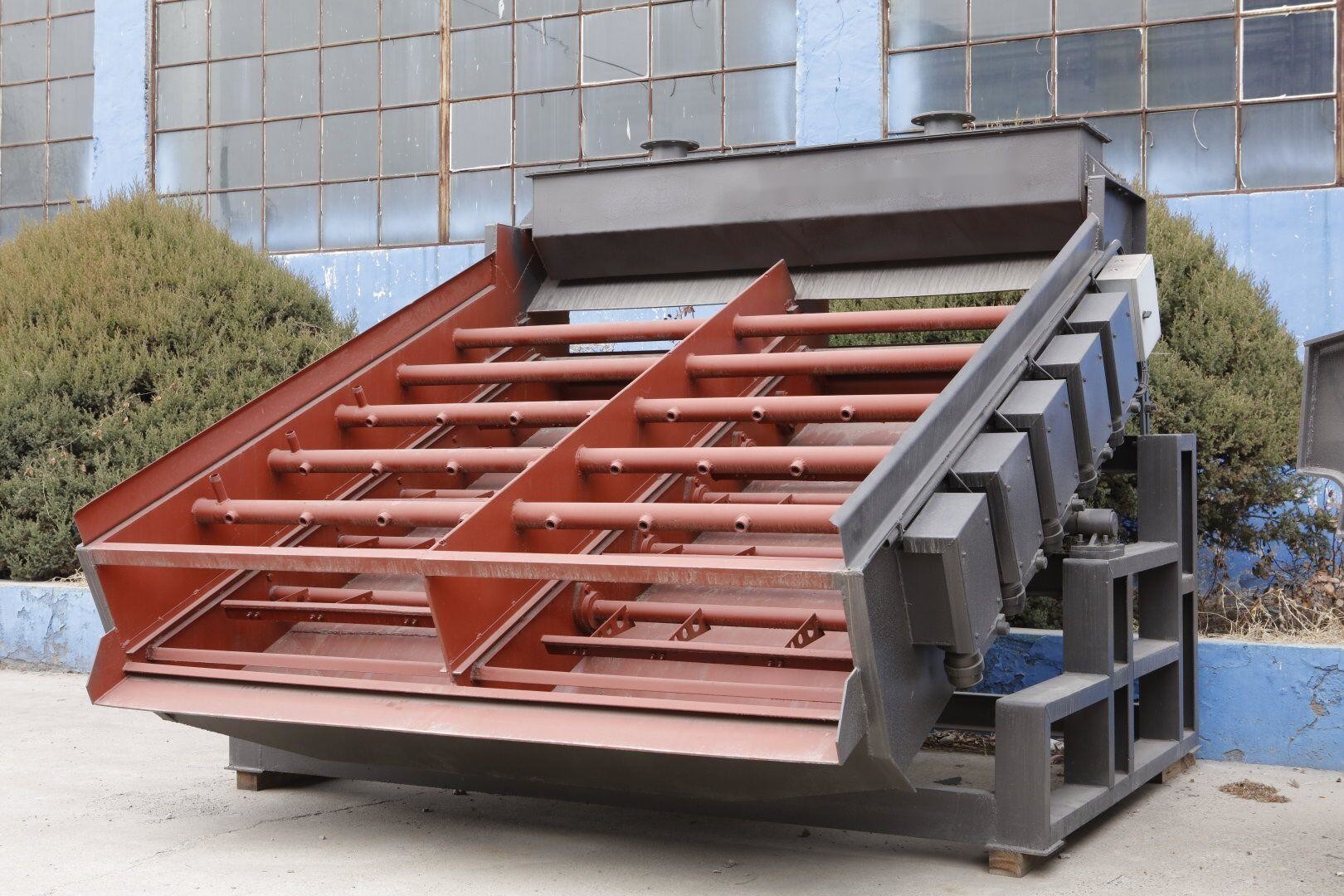 High Capacity Mining Sieve 388t/H Vibrating Screen Size Meshes Customized