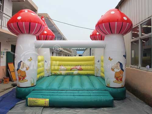 Mushroom Style Kids Blow Up Bounce House Customized Size Accepted