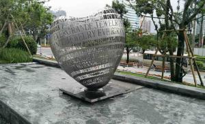 China Stainless Steel Decoration Outdoor Metal Sculpture Garden Ornaments Statues wholesale