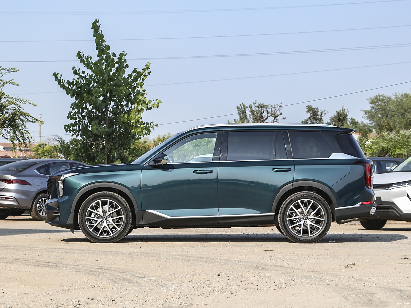GAC Trumpchi GS8 Long Range New Energy Midsize Suv Hybrid With 2.0T L4 Turbocharged Engine