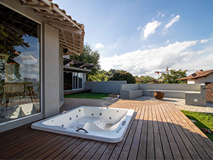 chaise lounge