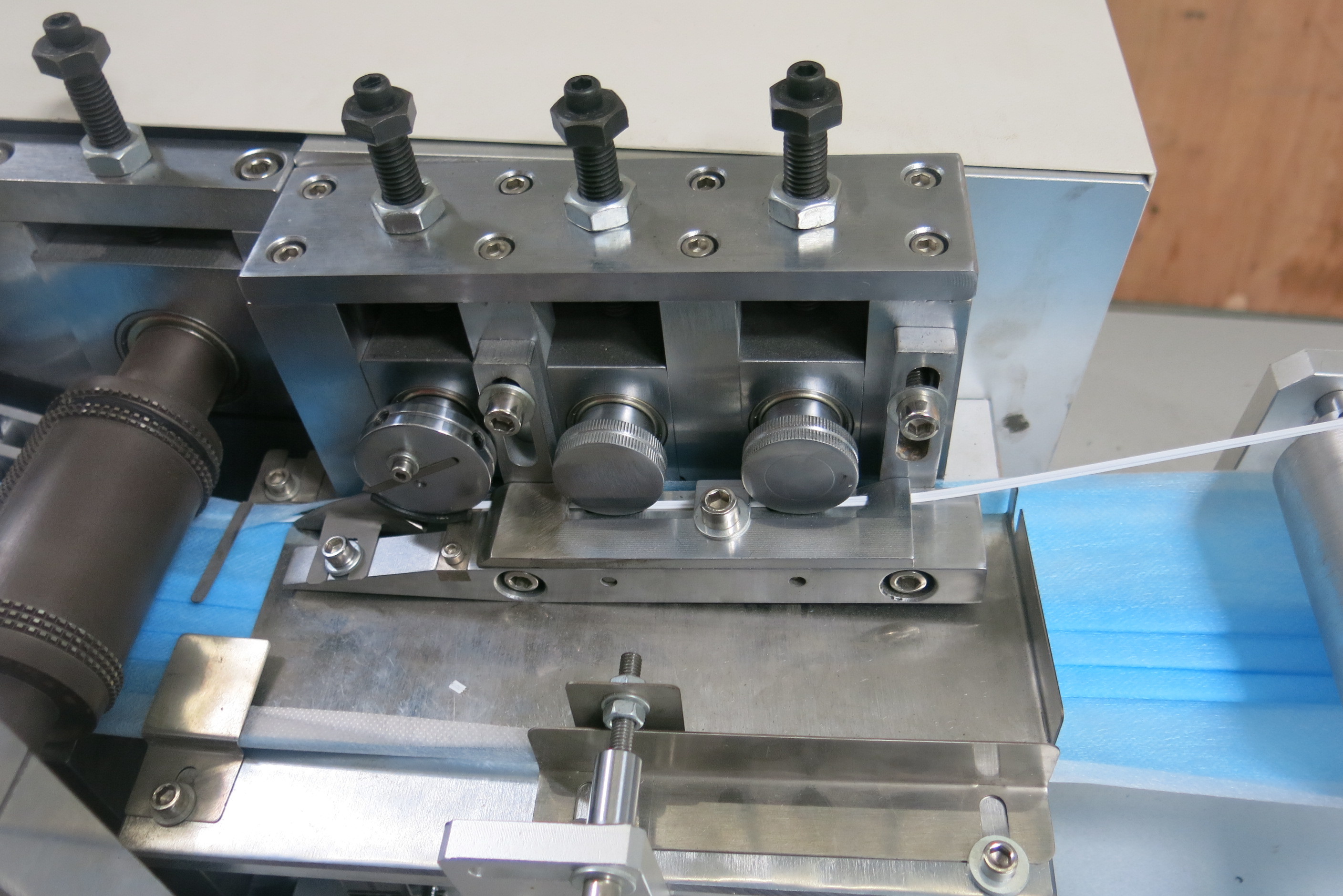 Non Woven Three Layer Disposable Mask Manufacturing Machine