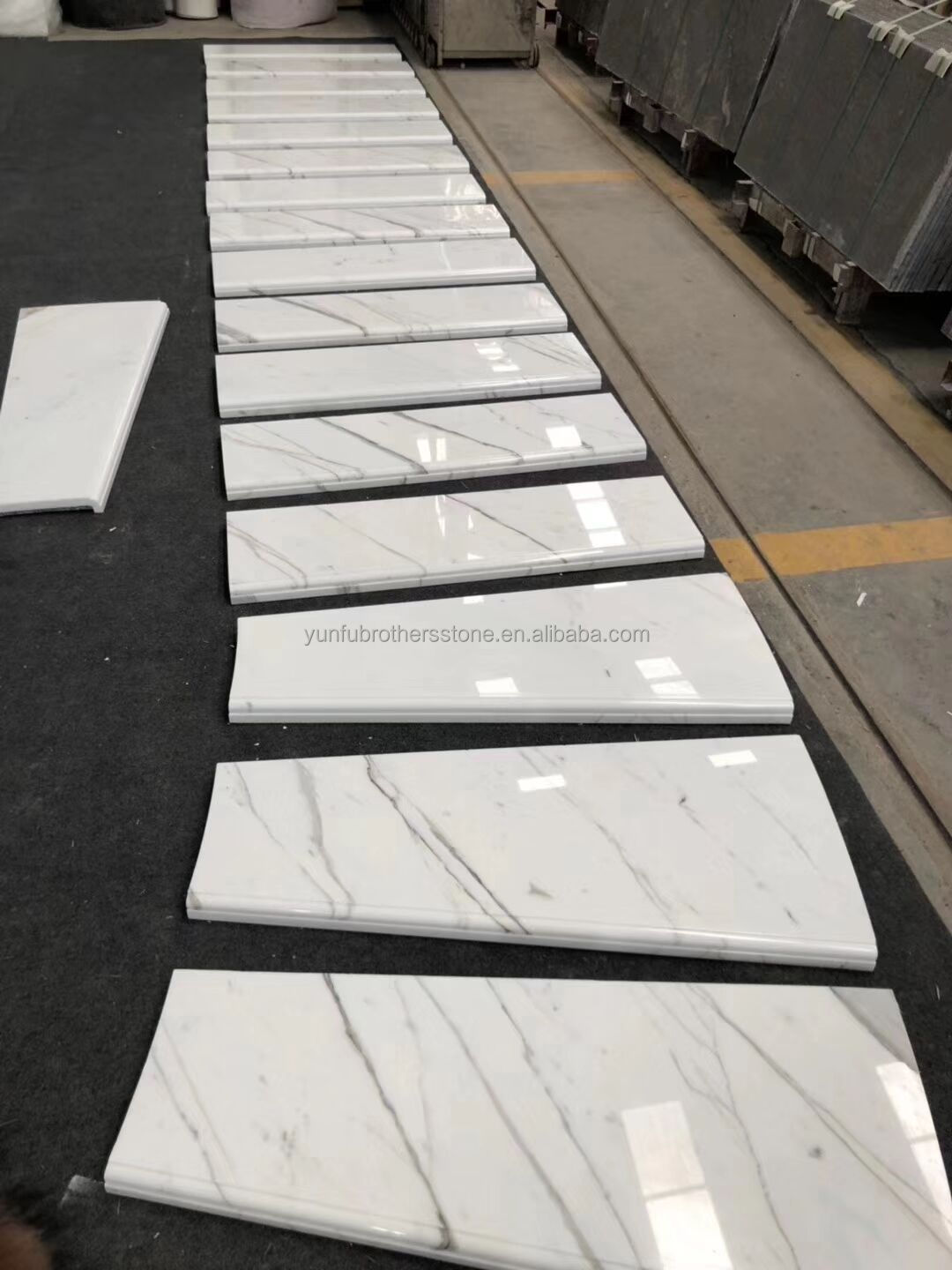 Hotel Indoor Marble Staircase with Modern Spiral Curved Design and Cut-to-Size Option
