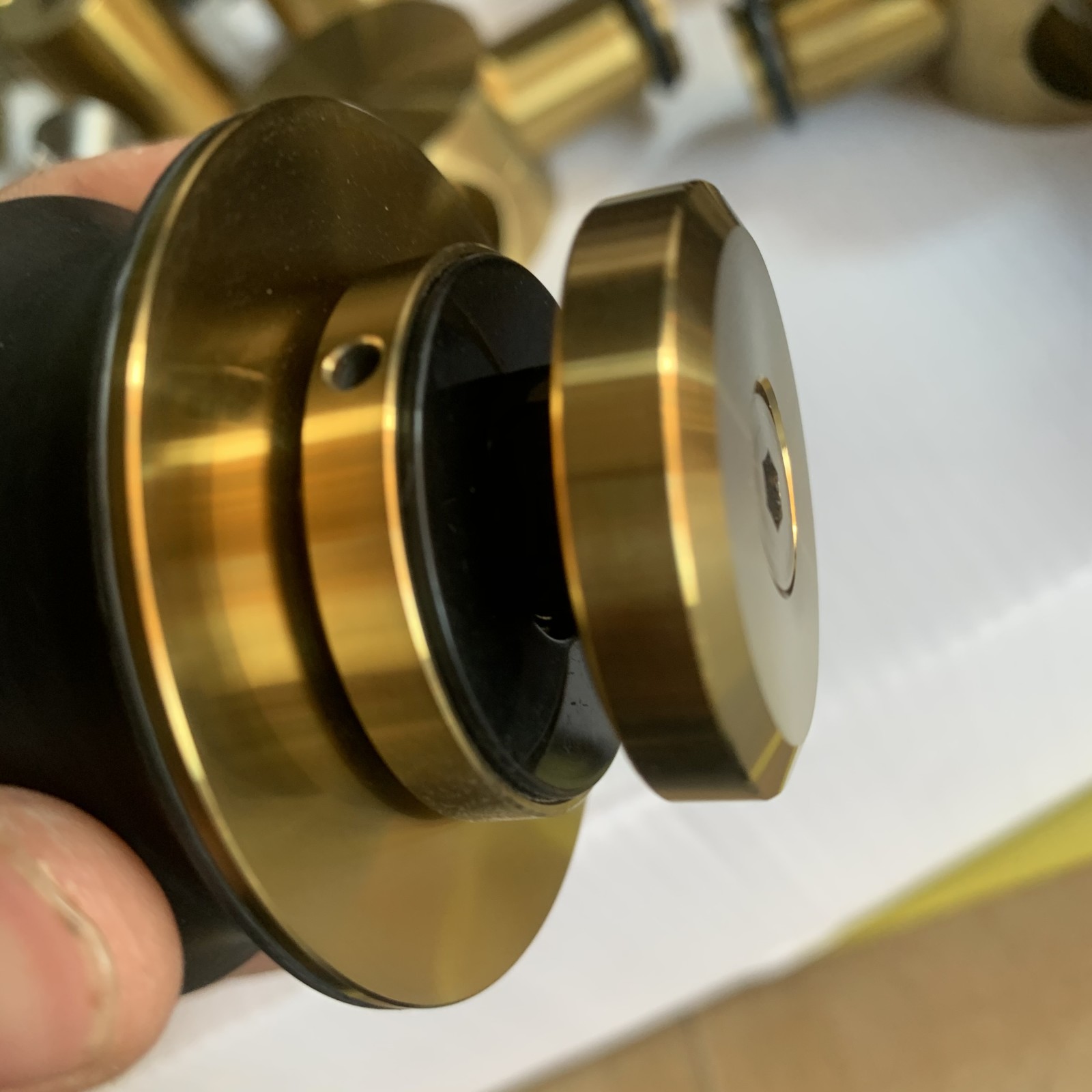 High Hardness and Durable Sliding Door Accessory for Single Glass Door in Polish Gold