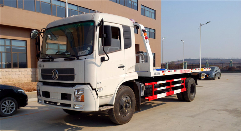Dongfeng 180hp cummins Engine Flatbed Wrecker Truck,lifting 4.3ton Wrecker Truck,tow One Car Behind It and Load Other One on It