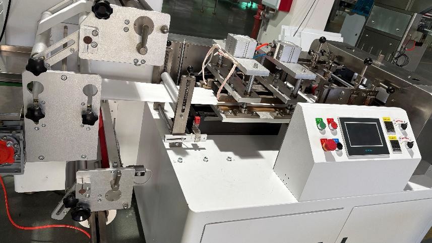 380V 50Hz Wet Towel Folding Slitting Packing Machine Automatic Towel Roll Packaging Line