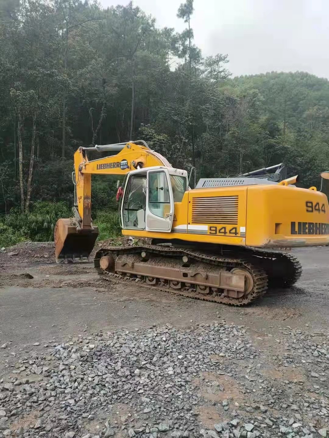 Used Liebherr R944 Ready For Work And Experienced German Imported In A Good Condition