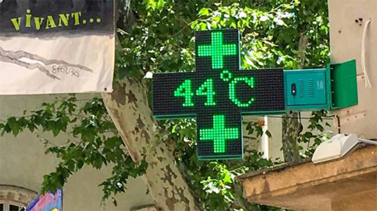 Iron Cabinet Outdoor Led Screen 7000cd/Sqm Anti Rust P10 Cross Pharmacy