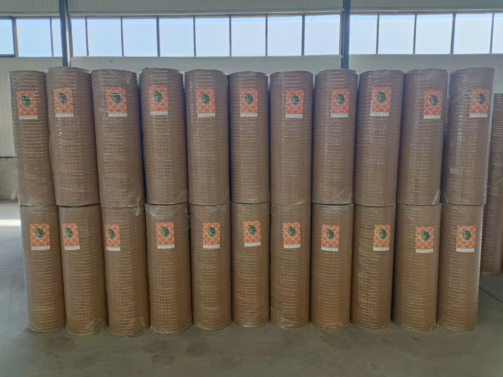 Hot sale 1/2x1 1x1 PVC Coated Iron Welded Wire Mesh 3' 4' 16 Gauge Pvc Wire Mesh Rabbit Chicken Cage tree and shrub protection