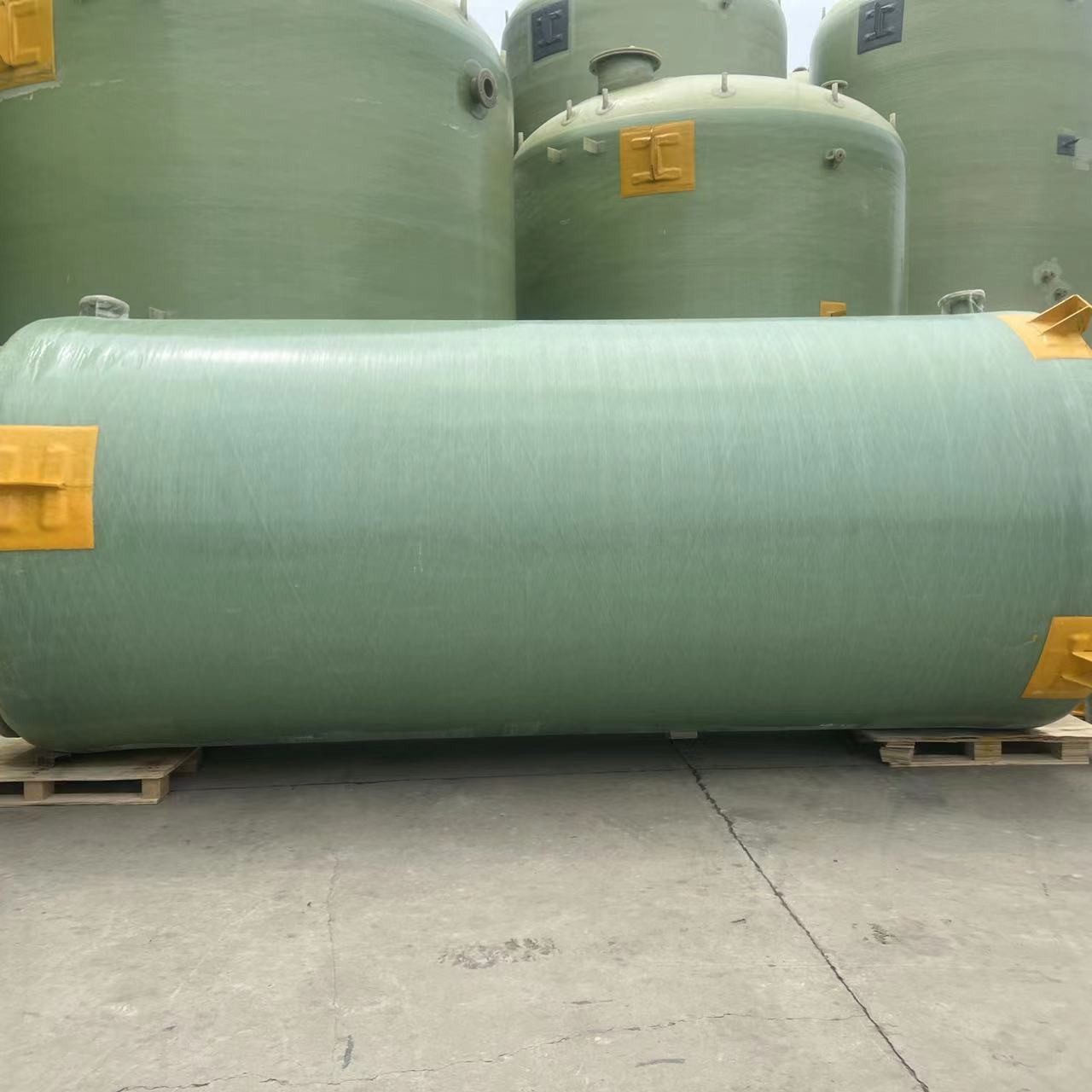 1600mm*2620mm 5CBM FRP Water Tank Fiberglass Stock Composite Vertical