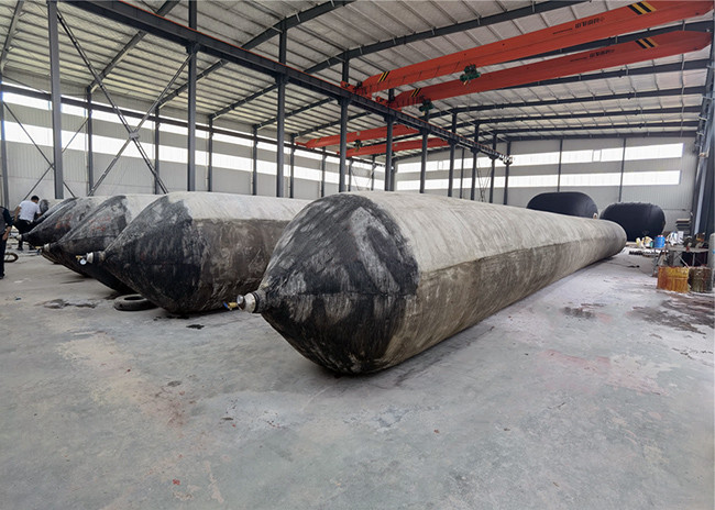 Docking And Undocking Ship Rubber Airbag , Black 2.0m Inflatable Rubber Balloon