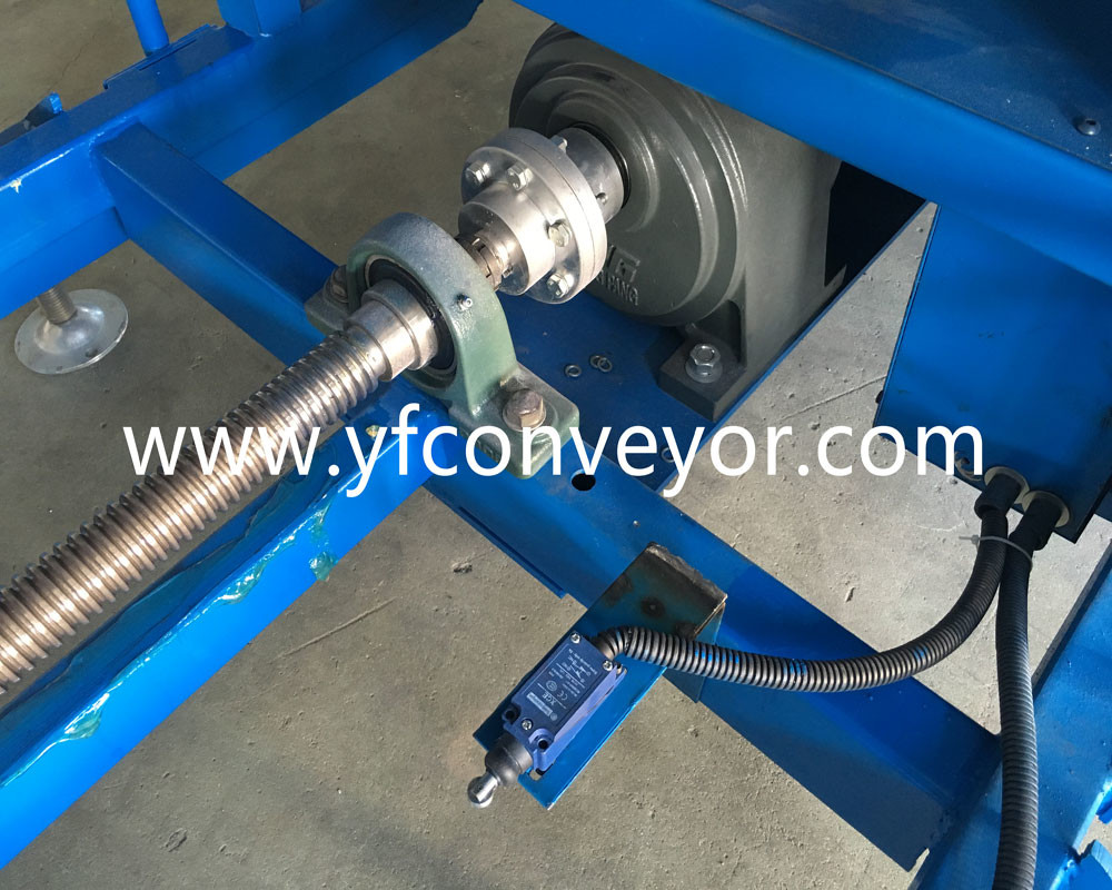 A Standing Platform of Factory Price Truck Loading Conveyor/Customizable Truck Loading Unloading conveyor