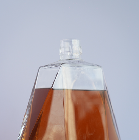 Transparent Custom Size Accepted 500ml 700ml 750ml Liquor Glass Bottle With Cork Lid