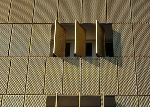 Expanded Metal Sunshade Shields The Building From Strong Sunlight adumbral