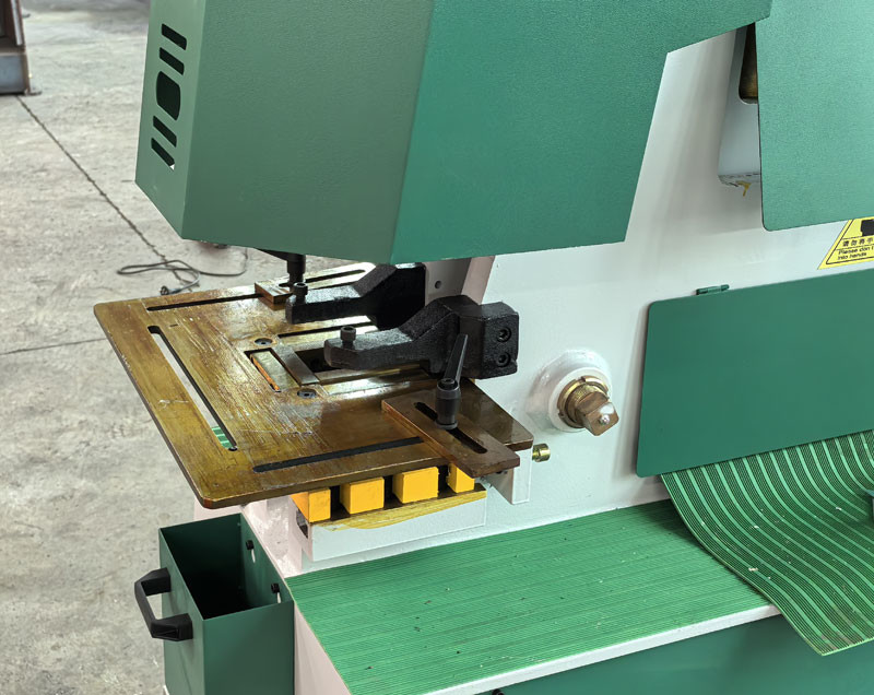 High Accuracy Q35Y-20 Hydraulic Ironworker Machine 100 Ton Multifuction Punch Shear Notch Bend Pipe Cut Machine
