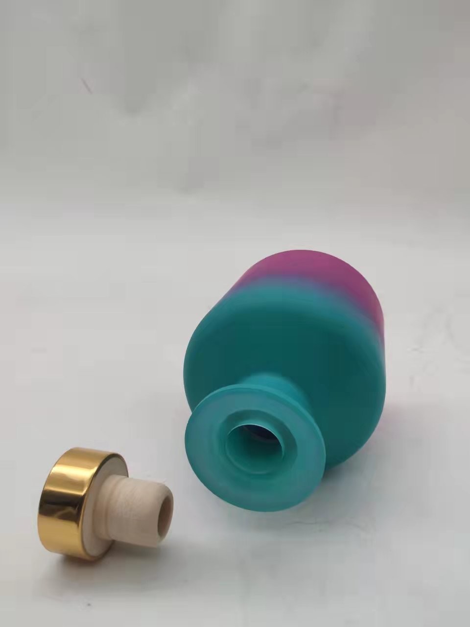 Colored Cosmetic Glass Bottles Shockproof Aroma Reed Diffuser Bottle