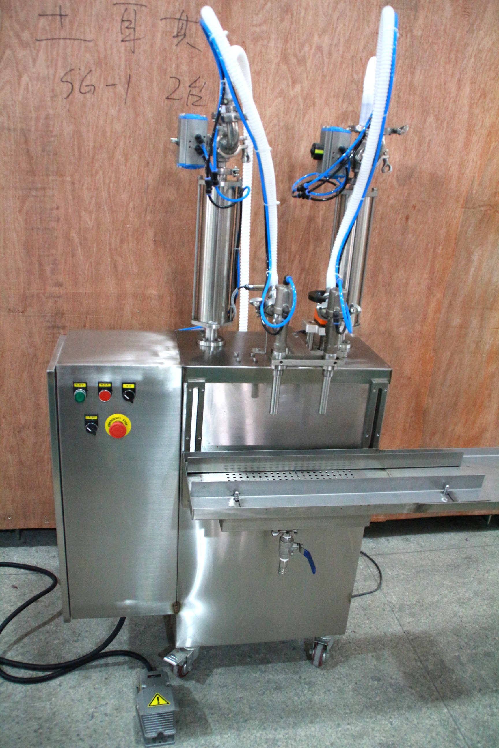 2 Nozzle Piston Shampoo Filling Machine 100ml-1000ml Semi Automatic