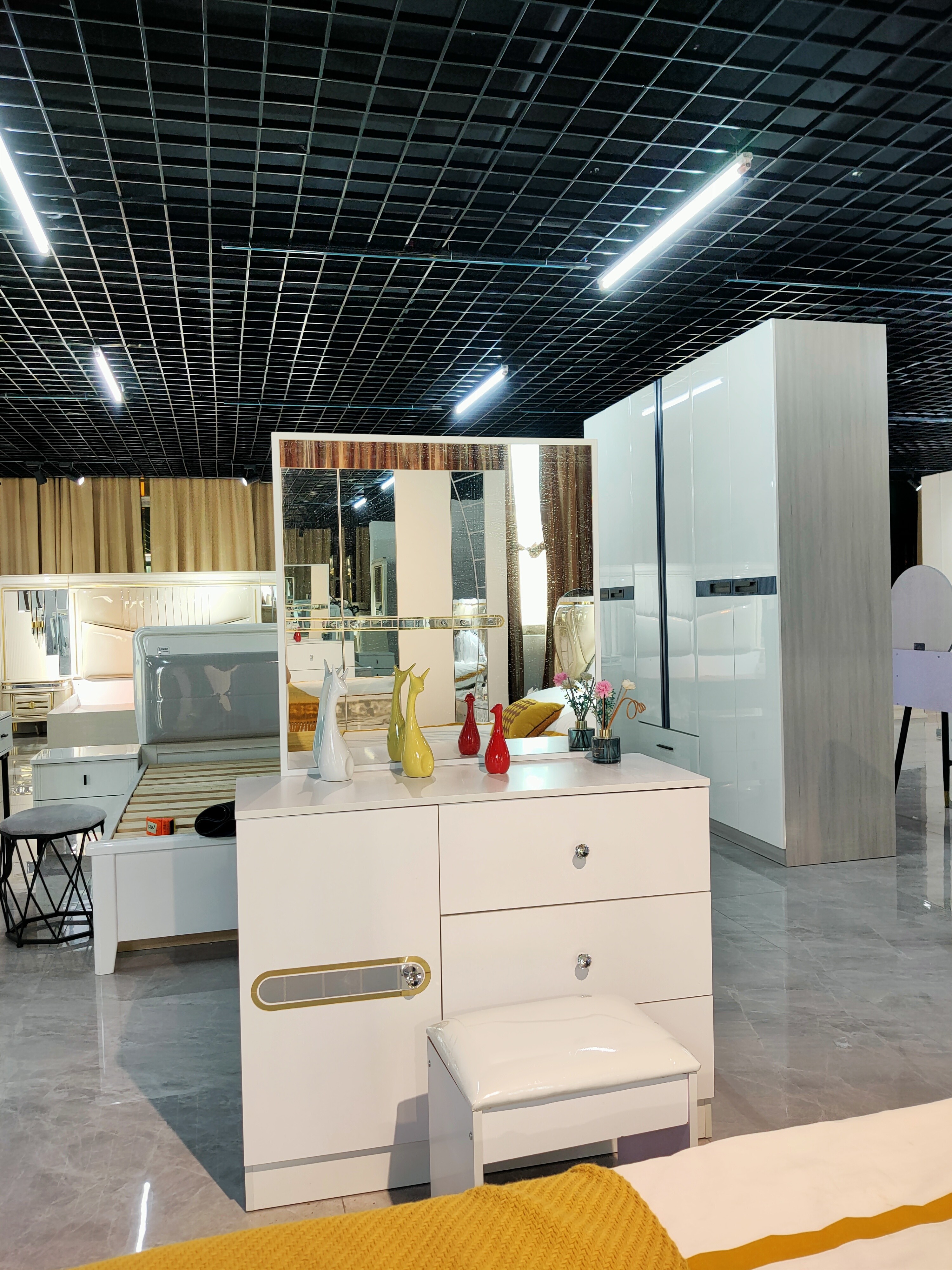 Chic Silver Bedroom Furniture Commercial Hotel Bedroom Furniture OEM ODM