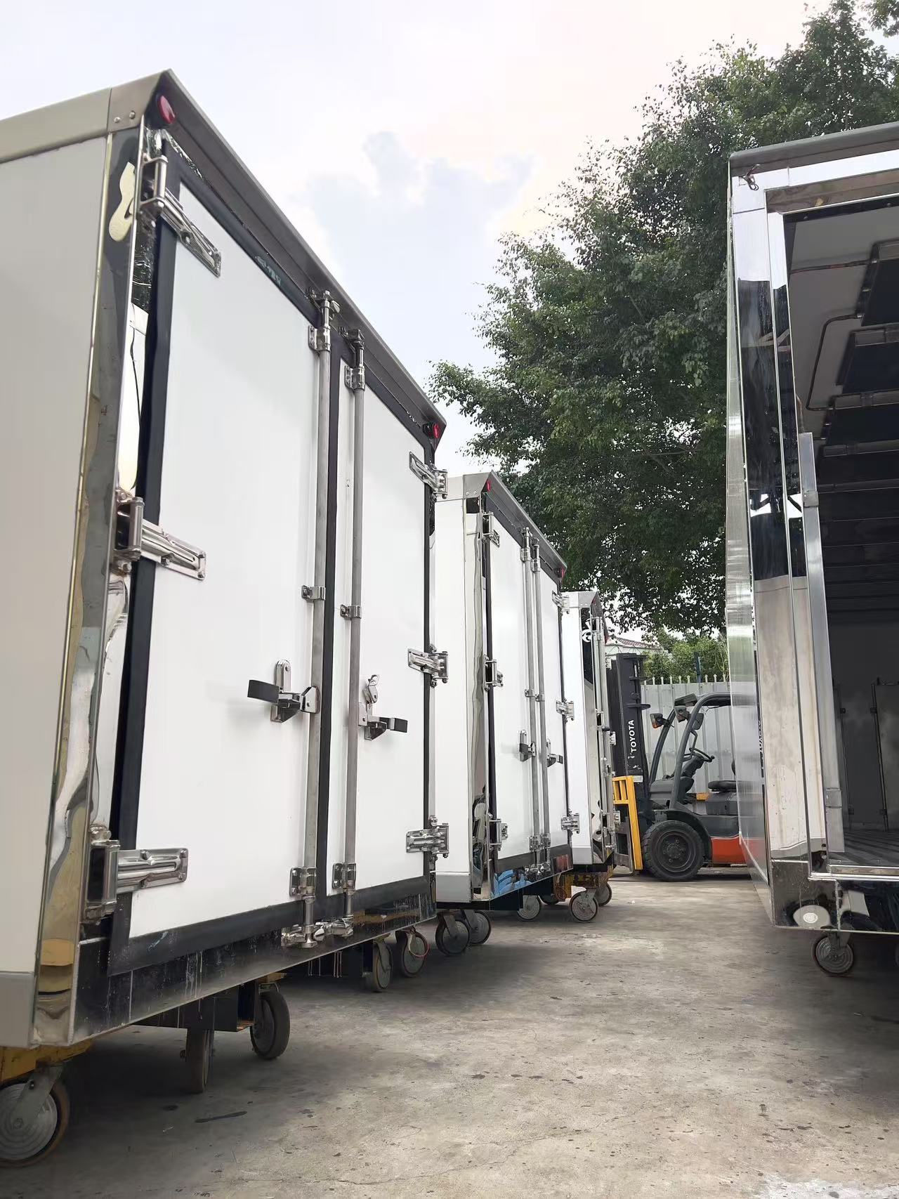 Colorful FRP Flat Panel Lightweight Refrigerated Truck FRP Panel Customized