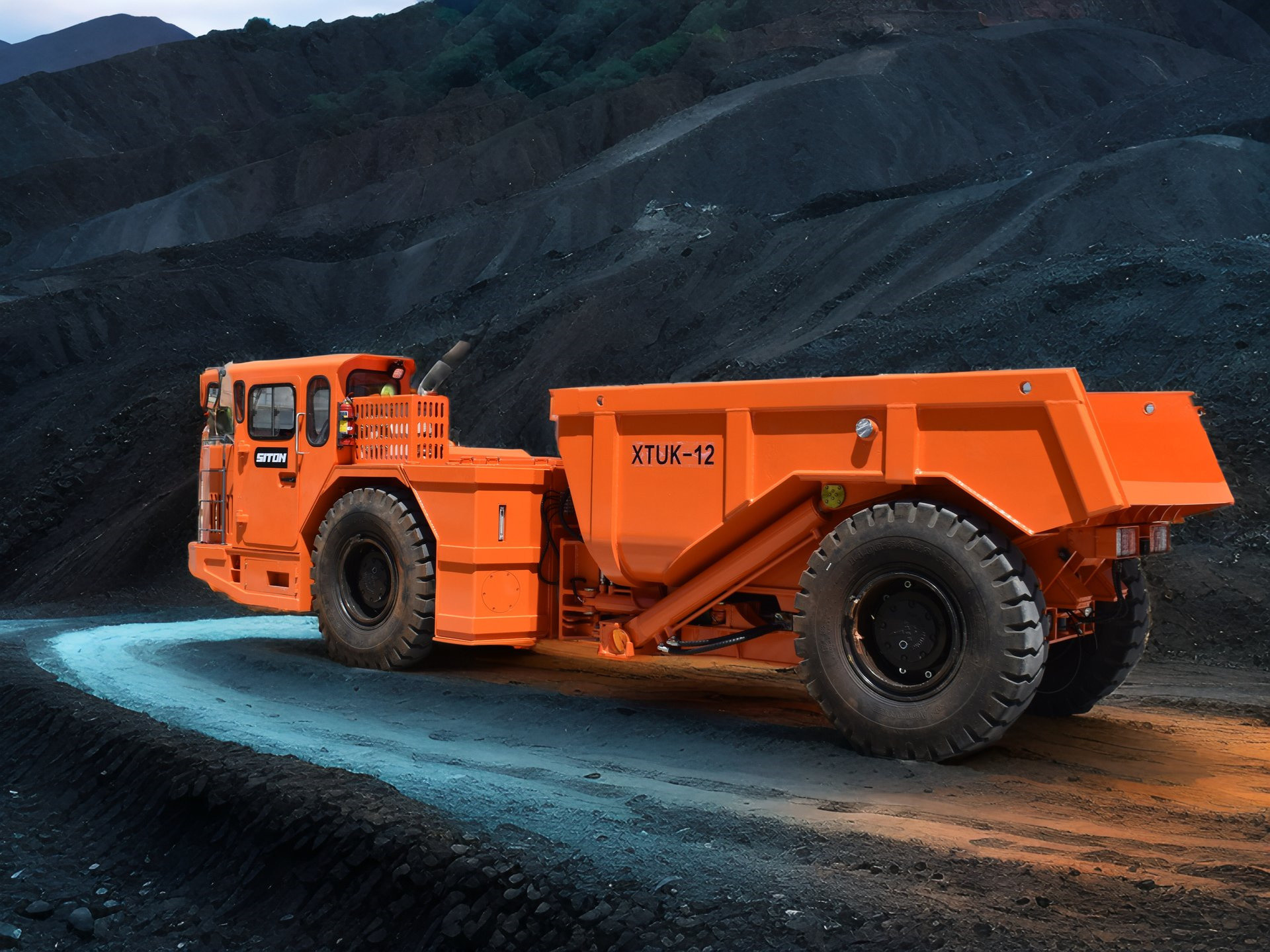 DERUI DRUK-12 A Compact Comfortable Underground Haul Truck Underground 12 tons loading