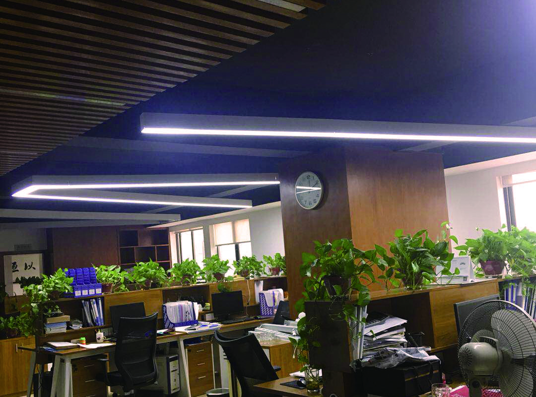 Customized Aluminum Black Linear Pendant Light Indoor Linear Led Pendant