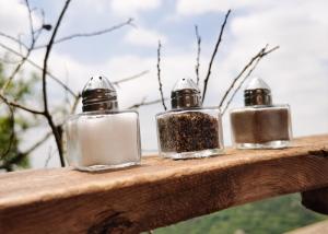 China Glass Salt And Pepper Shakers Set Of 3 Pieces Capacity 17ml Condiment Shakers wholesale