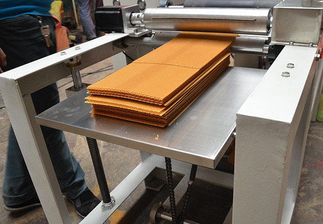 Custom Commercial Beekeeping Equipment Auto Honey Bee Wax Foundation Device